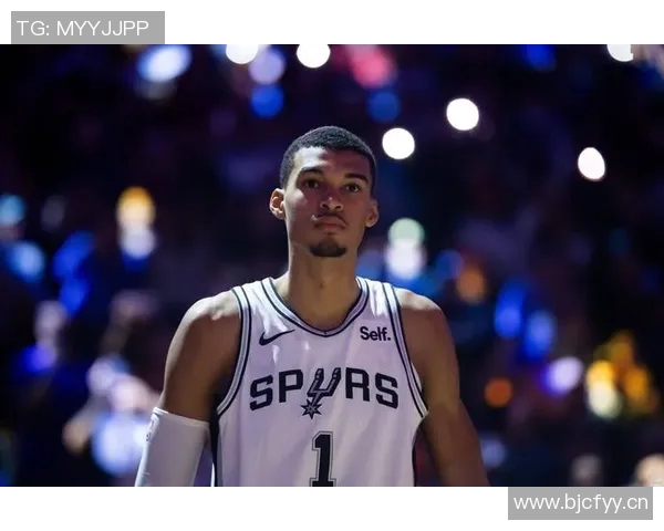 文班亚马半场高效表现仅用16分钟砍下22分7篮板3助攻引发热议