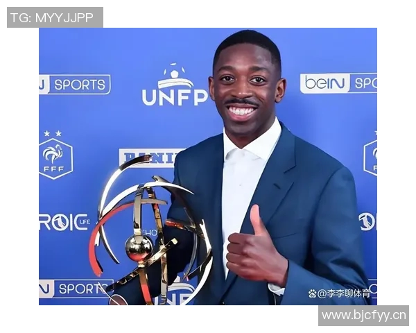 登贝莱回乡展示金球奖感恩故土成就职业生涯 登贝莱回乡展示金球奖感恩故土成就职业生涯