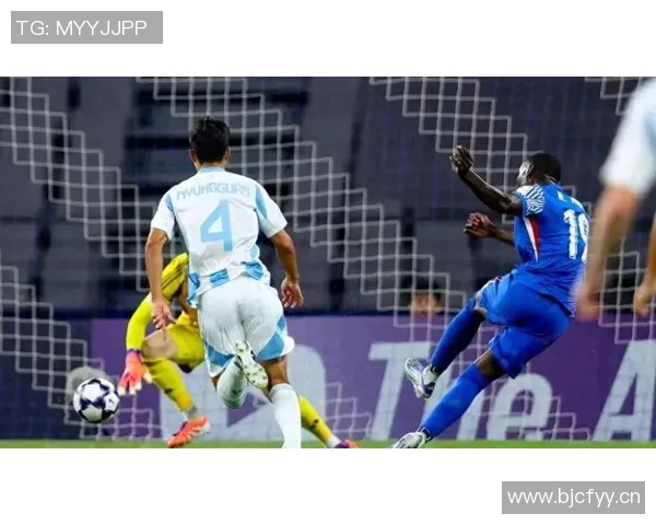 阿苏埃单刀突入禁区遭侵犯裁判未判点球引发强烈不满