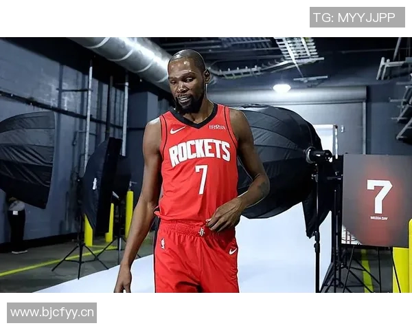 杜兰特谈团队合作的重要性传球能减轻队友压力提升整体表现 杜兰特谈团队合作的重要性传球能减轻队友压力提升整体表现