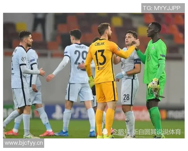 安布分析莱奥与普利西奇组合缺乏中锋应对密集防守的挑战与不确定性 安布分析莱奥与普利西奇组合缺乏中锋应对密集防守的挑战与不确定性